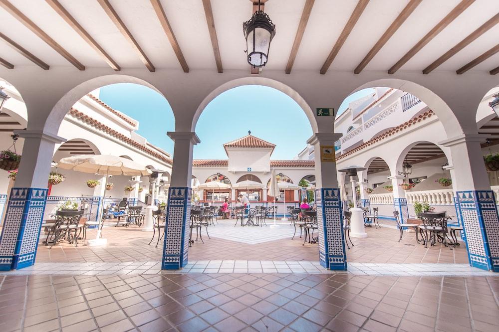 Aparthotel Beverly Hills Heights - Excel & Los Cristianos (Tenerife)